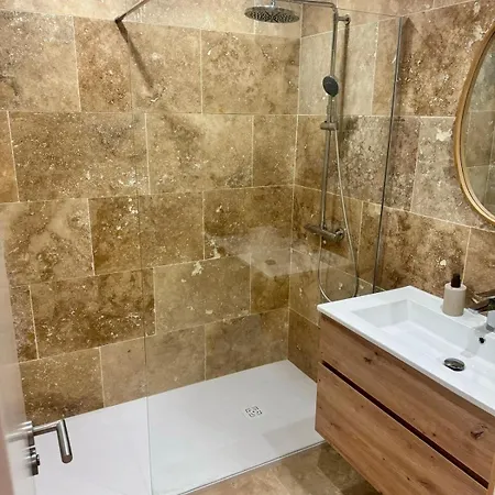 Trois-pieces Proche Apartamento *