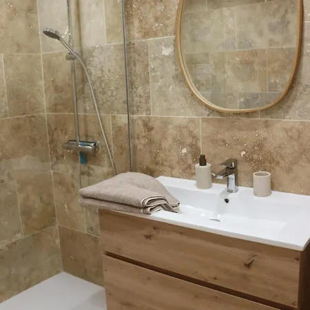 Apartment Trois-pieces Proche